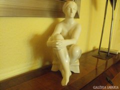 Pátzay Pál szobrászművész alkotása-merengő akt 29 cm