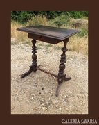 Antik,felújítandó varró asztal 
