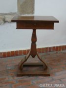 Antik varróasztal, asztalka, kis asztal