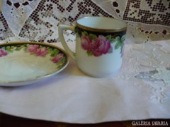Porcelán kis csésze tányérjával