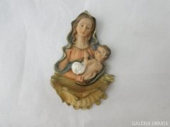 8685 Műgyanta szenteltvíztartó Mária gyermekével