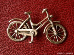 Ezüst kerékpár