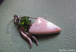 Különleges rózsaszín opál peridot színű CZ kő ezüst medál