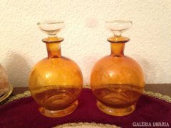 Borostyán színű antik likőrös üveg, palack párban