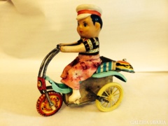 Retro Felhúzható Kínai Triciklis Lemez Játék