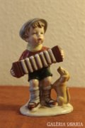 Bertram porcelán : Harmonikás fiú kutyussal
