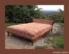 Barokk,steppelt hátuljú francia ágy,ágynemű tartós 