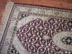 Selyem újszerű török szőnyeg