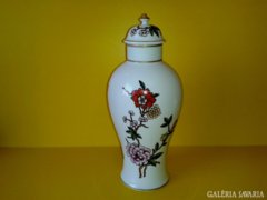 Leárazva Hollóházi fedeles urnás váza
