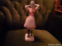 Hollóházi táncos figura