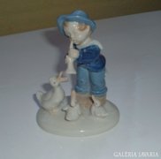 GDR német porcelán figura, libapásztor fiú, 11 cm