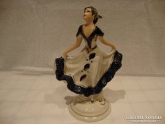 Jelzett porcelán szobor , báliruhás hölgy