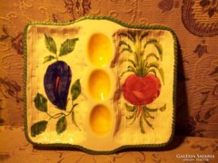Kézzel festett olasz tojás és zöldségkínáló tál