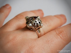 Gránát és gyöngy drágaköves áttört gömbös ezüst gyűrű Bali
