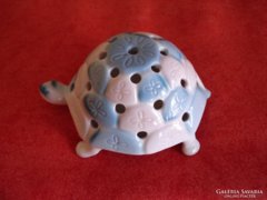 Aquincumi porcelán teknős füstölő tartó