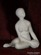 Ülő női akt labdával  ( DBZ0061 )