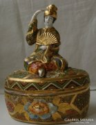 Antik Japán satsuma porcelán bonbonier figura