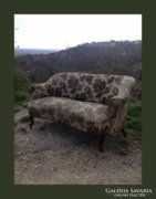 Különleges vese alakú kis méretű kanapé,szófa