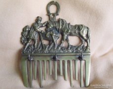 Bronzból készült lovas kulcstartó