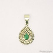 Smaragd kővel és valódi gyémántokkal díszített arany medál