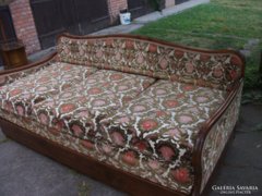 Antik ágyazható,steppelt háttámlájú kanapé eladó!
