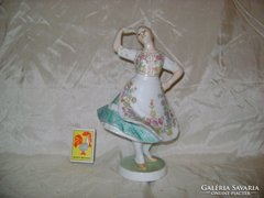 Zsolnay táncoló lány figura az 50-es évekből