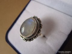 Barokk jellegű holdköves ezüst gyűrű
