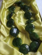 Smaragd természetes ásvány, csiszolt gyönyörű nyaklánc