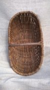 Nagy méretű régi fonott kosár vesszőből készített fogóval