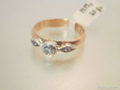 Egyedi arany karikagyűrű három gyémánt kővel (0557)