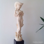 Csodálatos fehér korall antik szobor 
