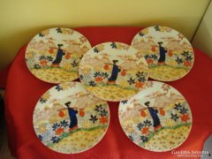 Dúsan mintázott kínai porcelán tányérok