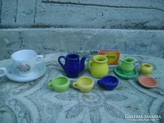 Baba porcelán és kerámia edénykék - 12 darab