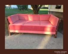 Dekoratív formájú kanapé,szófa,szingli ágy