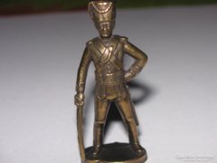 Ólom  katona   anyaga bronz ,igen precíz öntésű ,talpán a megnevezése ,40  mm,angol