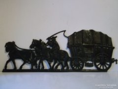 Cégér:Ekhos szekér, lovakkal, kocsissal