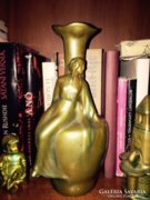Zsolnay nőalakos váza Melindának!