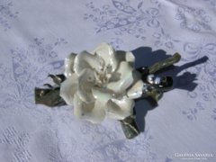Álomszép porcelán virág lepkével 13.5cm széles.