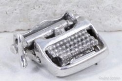Mozgatható írógép ezüst medál