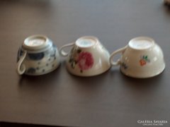 3 különböző díszítésű csésze