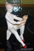 AQUINCUM PORCELÁN macival játszó kislány figura