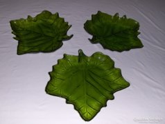 Levél formájú 3 részes zöld üveg kínáló, asztalközép (ap)