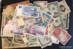 50 darab használt külföldi bankjegy