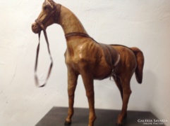 Csodálatos antik bőr paripa,ló szobor nagyméretű 