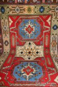 Gyönyörű Kazak perzsa szőnyeg kézi csomózású.