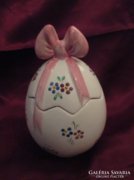 Húsvéti porcelán tojás bonboniner 16,5 cm magas.
