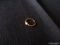 14 karátos arany gyűrű gyémántokkal, gyönggyel