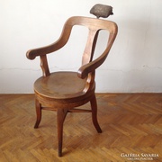 Borbély szék, forgatható karosszék az 1910-es évekből