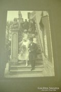 Antik esküvői fénykép fekete kartonon.