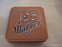 Manner csokoládés fém díszdoboz 11 x 11  x 3,5 cm.